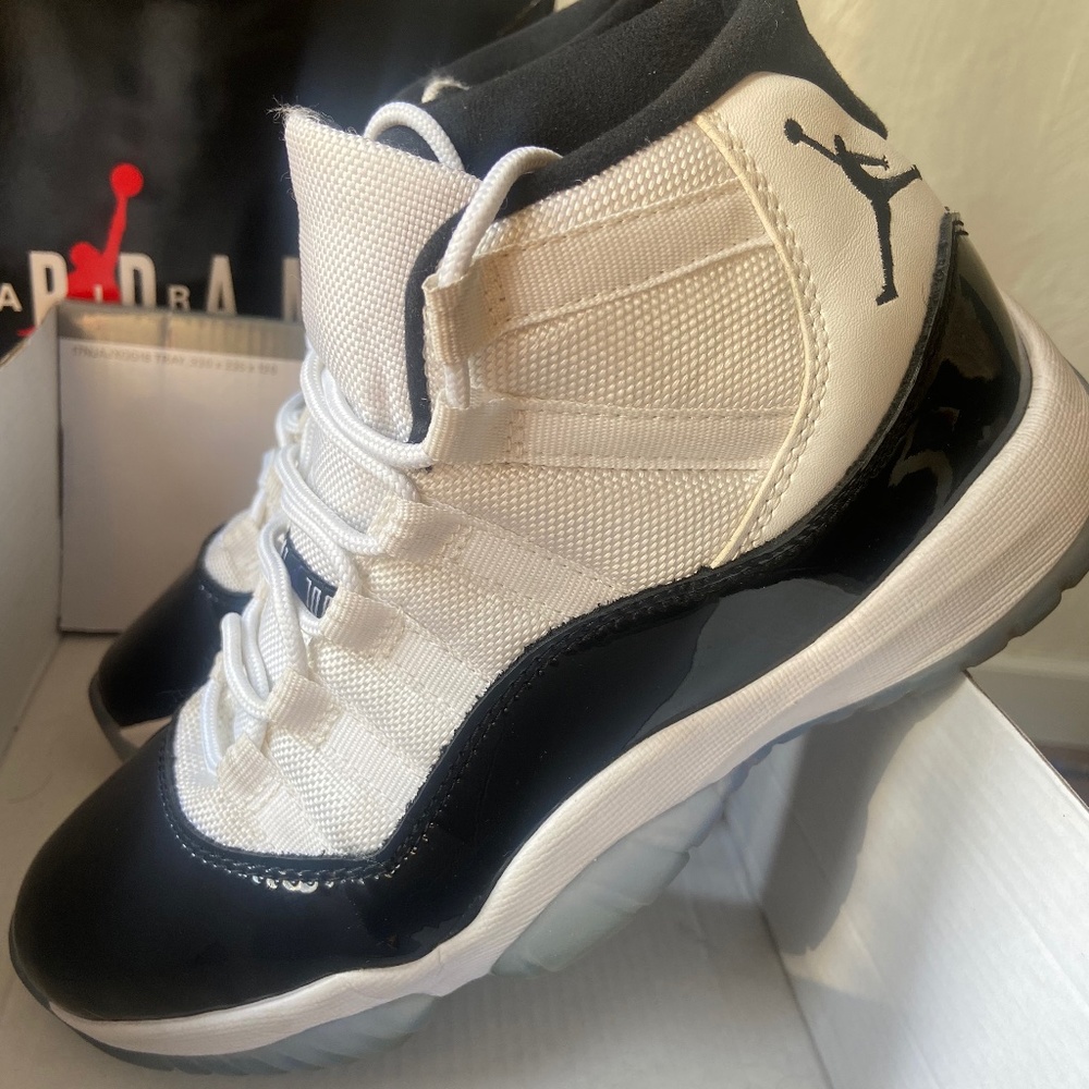 Nike Air Jordan 11 OG White Black Mens/Boys size 7.5